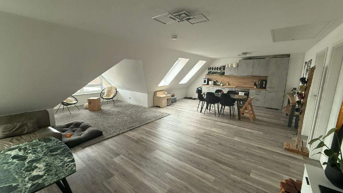 Großzügige helle 3 Raum WHG. mit Küche