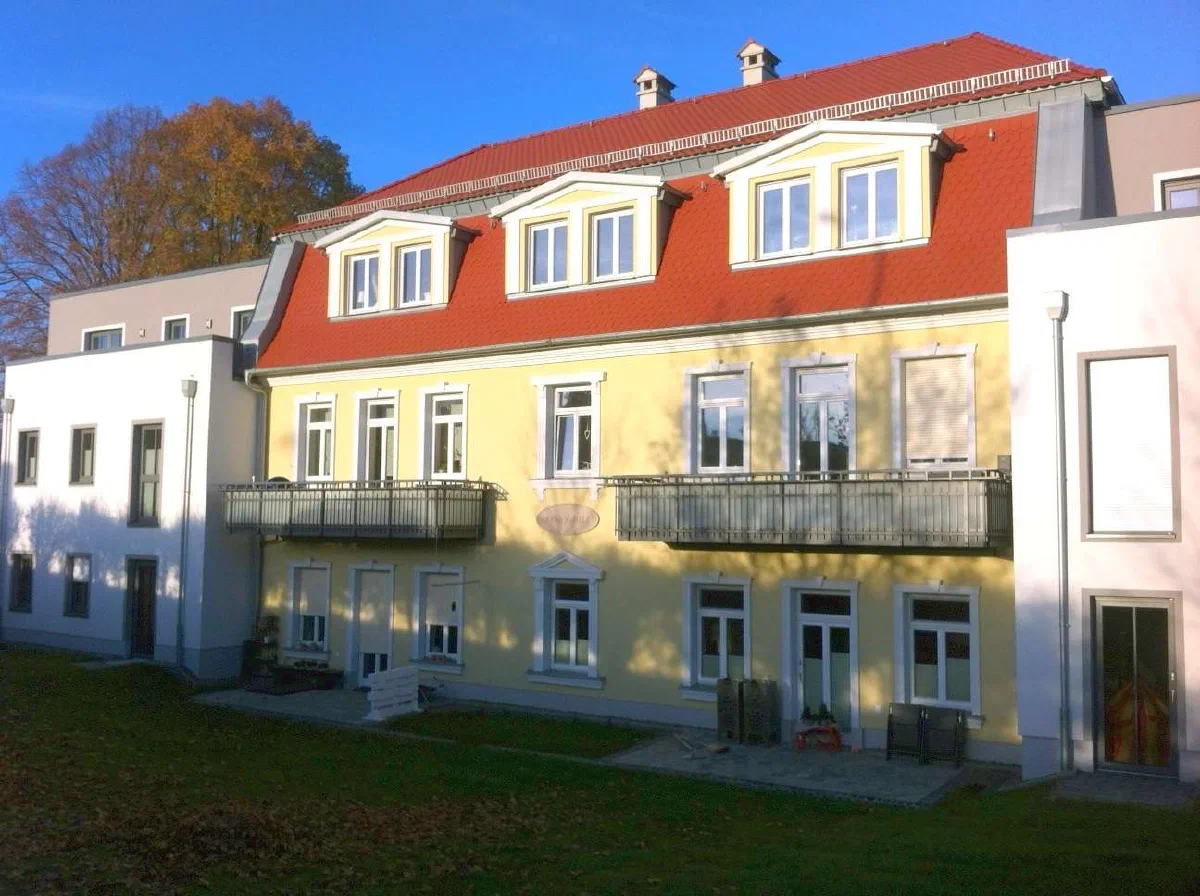 Schöne 3 Zimmer Wohnung über 2 Etagen und 2 Stellplätzen